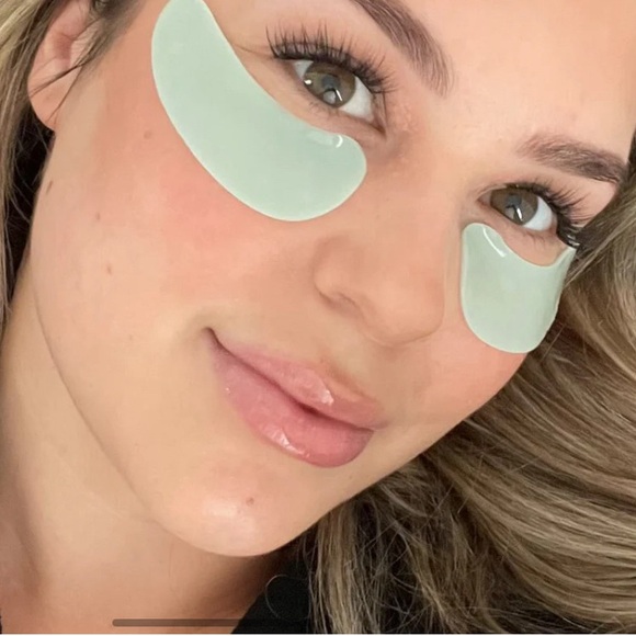 Evio Skin
Tear Catchers Hydrogel Hydrate & Brighten Eye Therapy - Picture 2 of 4